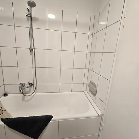 Grosse Moderne Ferienwohnung, Zentrale Ruhige Lage Apartment