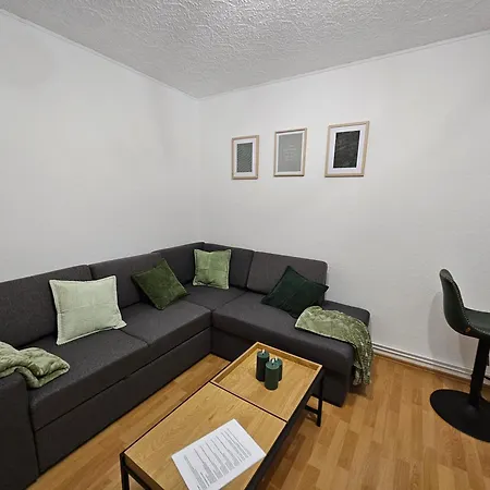 Grosse Moderne Ferienwohnung, Zentrale Ruhige Lage Apartment *
