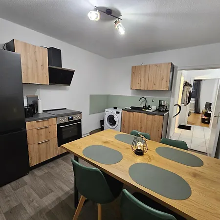 Apartment Grosse Moderne Ferienwohnung, Zentrale Ruhige Lage *